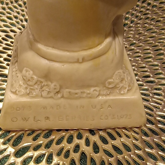 Cute Cream Ceramic Figurine - Picture 4 of 5